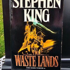paperback The Waste Lands The Dark Tower III by Stephen King dated 1993 Signet